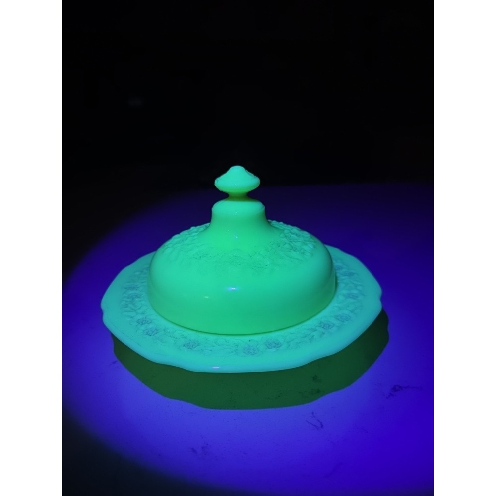 Vintage Uranium Custard Glass FLOWER & LEAF BAND BUTTER DISH & Lid